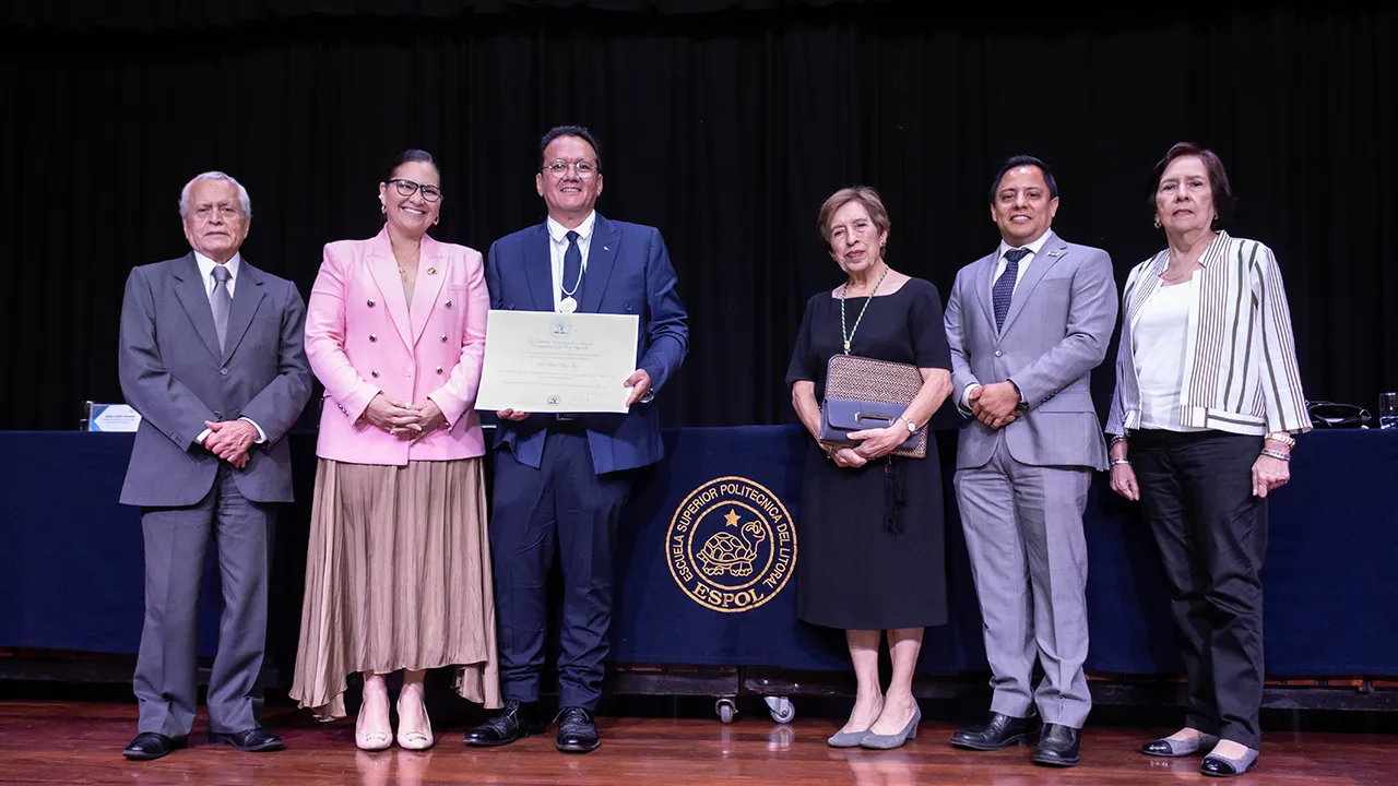 Politécnico Marcelo Báez se incorpora a la Academia Ecuatoriana de la Lengua