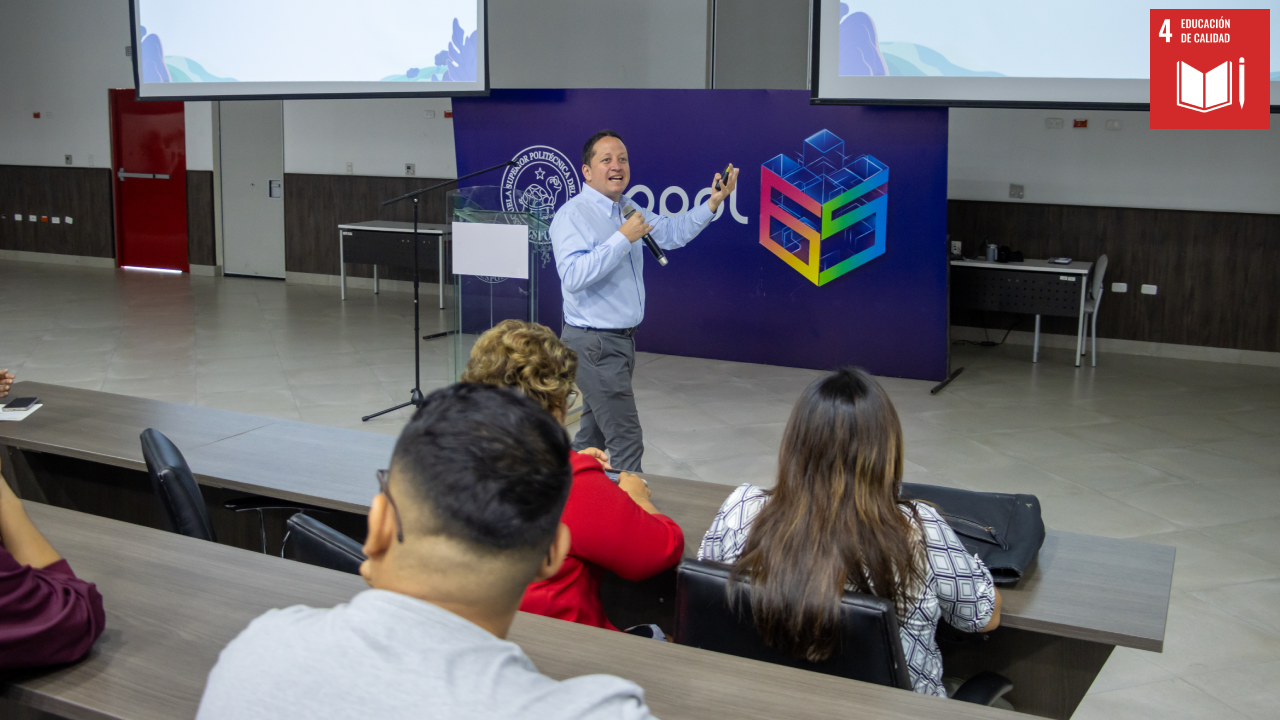 Marcos Dueñas, Alumni ESPOL y gerente de Unilever, compartió su experiencia con estudiantes politécnicos