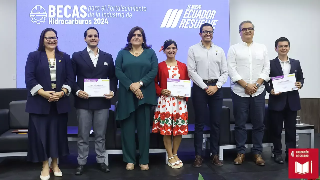 Se entregaron becas a politécnicos para estudios de postgrados que fortalezcan la industria de Hidrocarburos